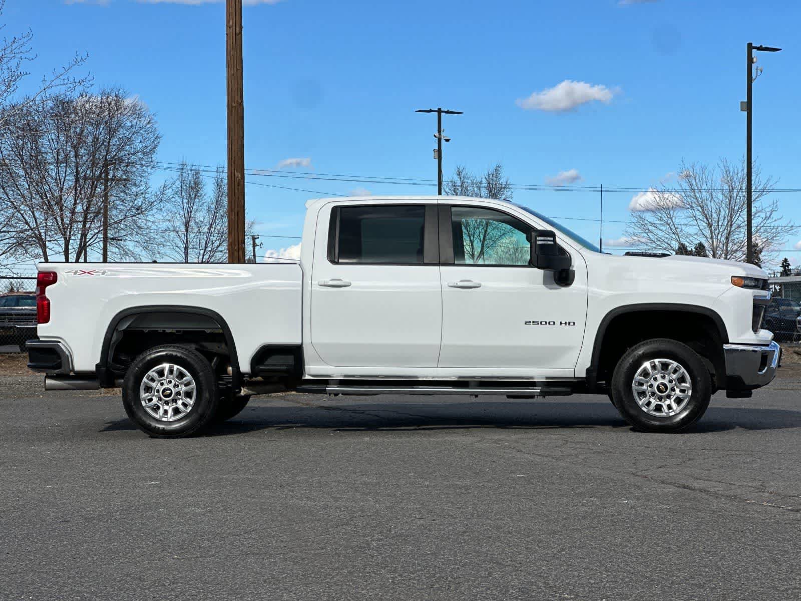 Used 2025 Chevrolet Silverado 2500 LT w/ Convenience Package AWD/4WD image 8