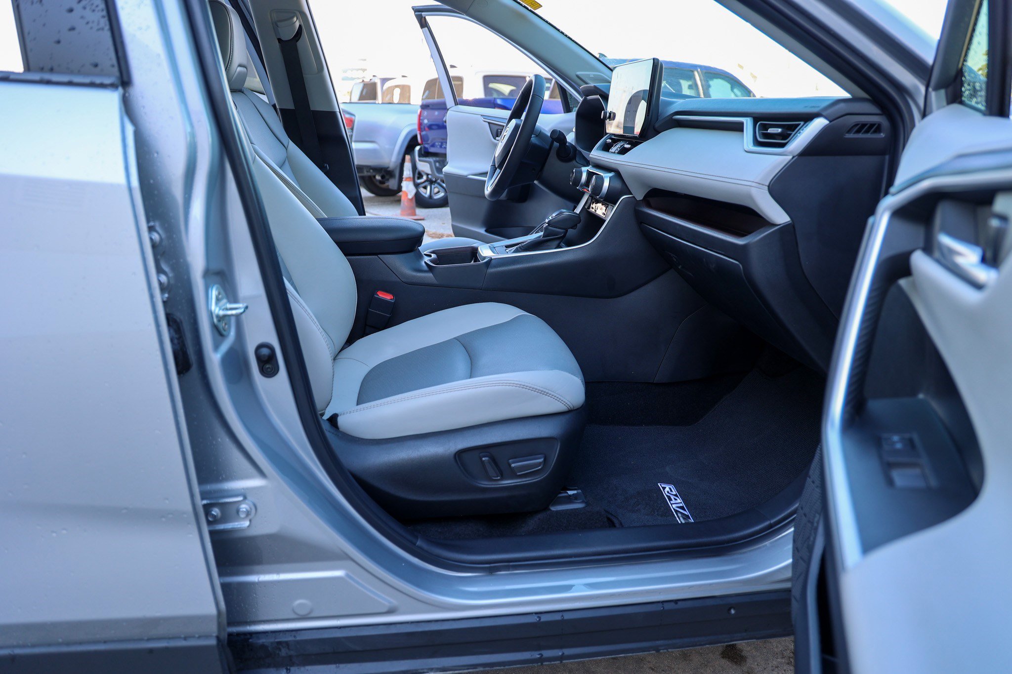 Used 2023 Toyota RAV4 Limited image 44