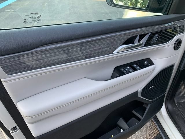 Certified 2022 Jeep Wagoneer Series III w/ Rear Seat Video Group 1 AWD/4WD image 19