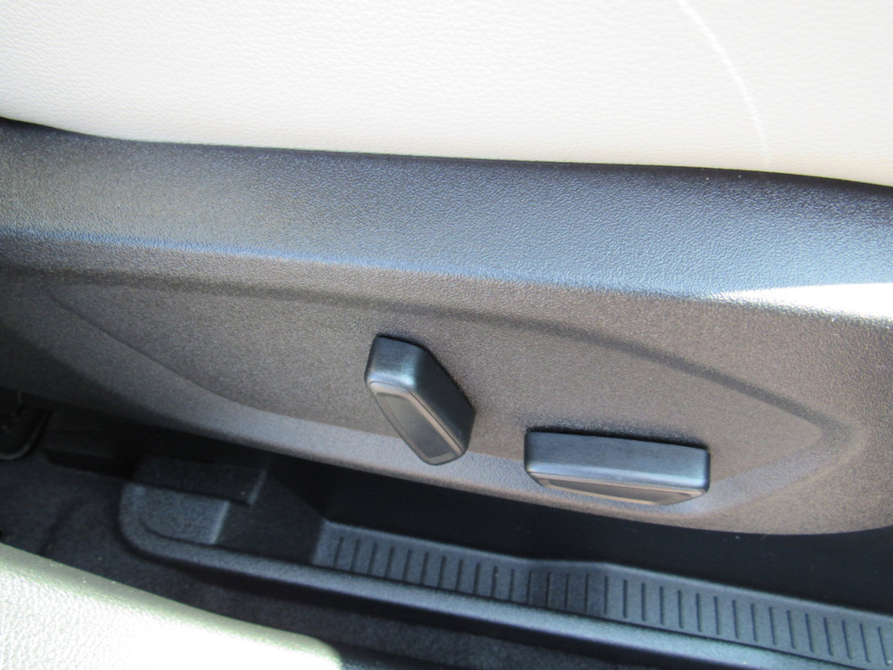 Used 2024 Ford Edge Titanium w/ Titanium Elite Package image 32