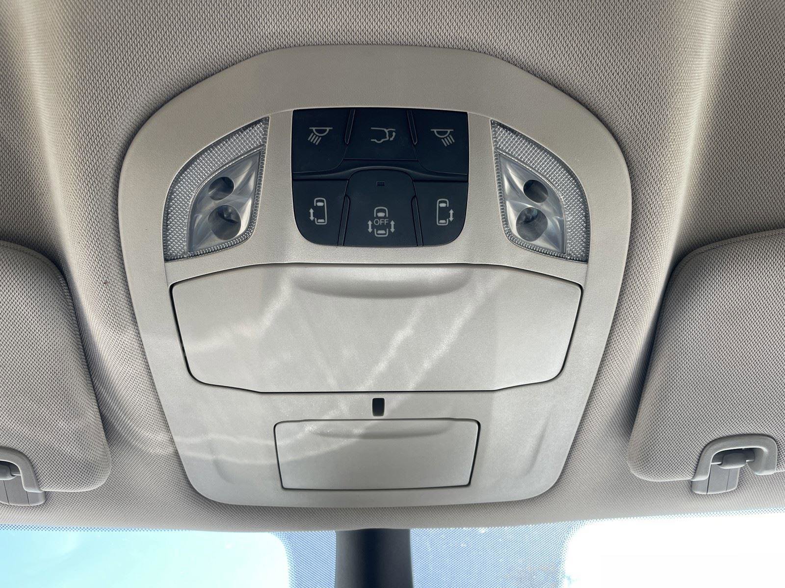 Used 2023 Chrysler Pacifica Touring-L image 32