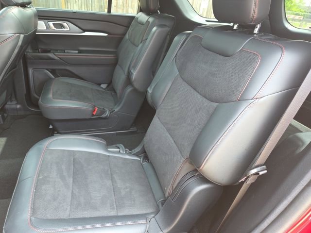 Used 2025 Ford Explorer ST image 7