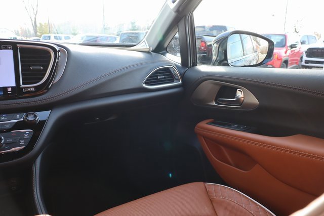 New 2026 Chrysler Pacifica Pinnacle w/ Trailer Tow Group image 57