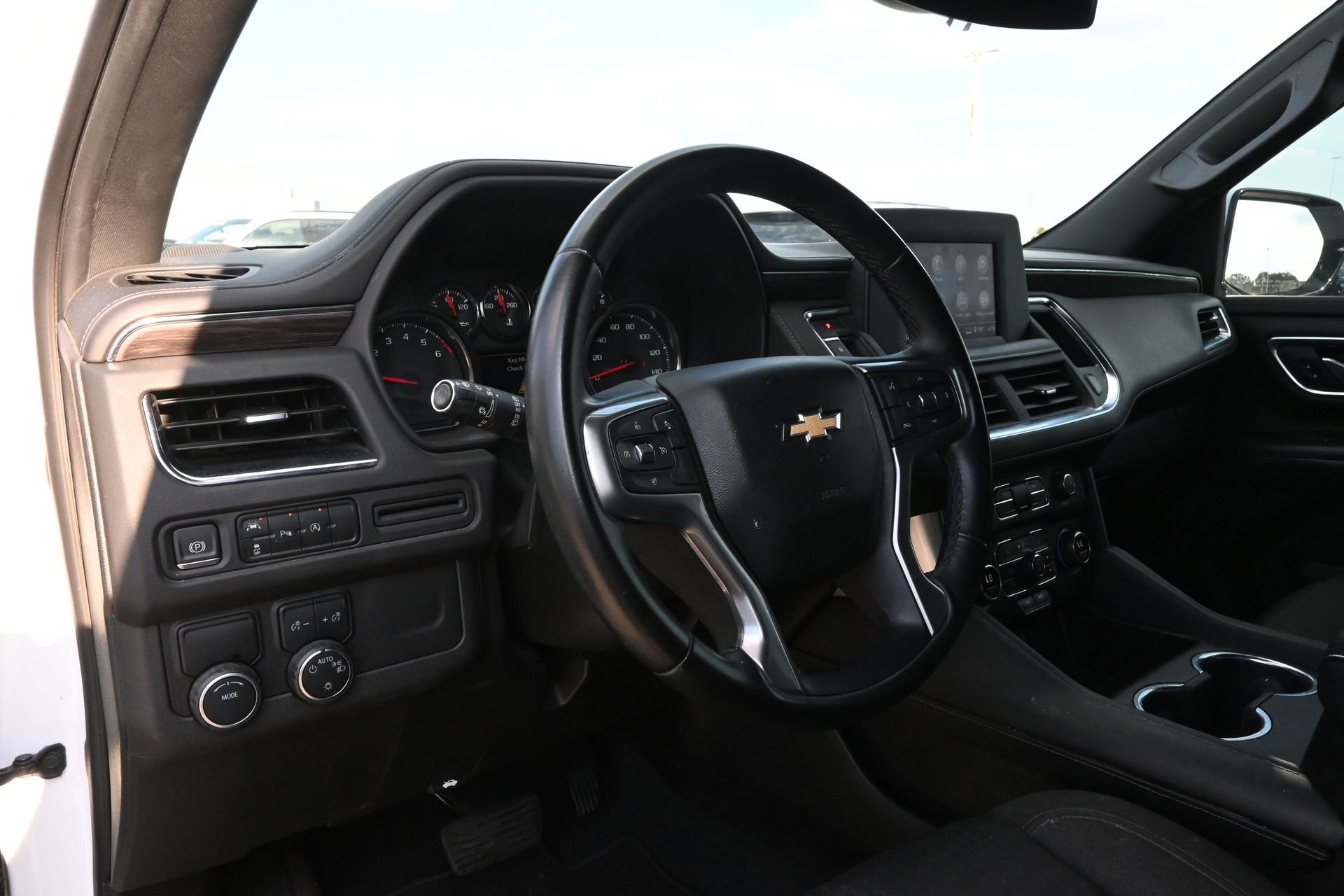 Used 2023 Chevrolet Suburban LS w/ Driver Alert Package RWD image 17