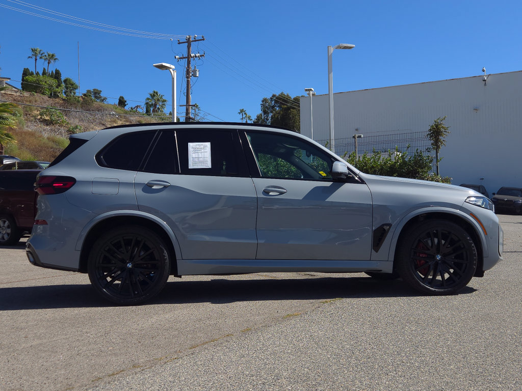 Used 2024 BMW X5 xDrive40i w/ M Sport Package AWD/4WD image 4