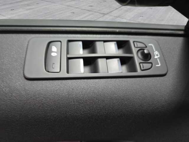 Used 2024 Land Rover Discovery Sport Dynamic SE AWD/4WD image 28