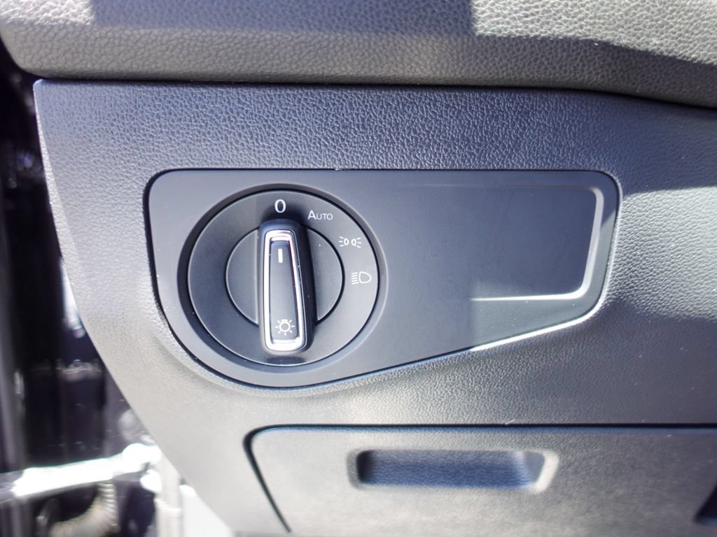 Used 2023 Volkswagen Tiguan SE FWD image 16