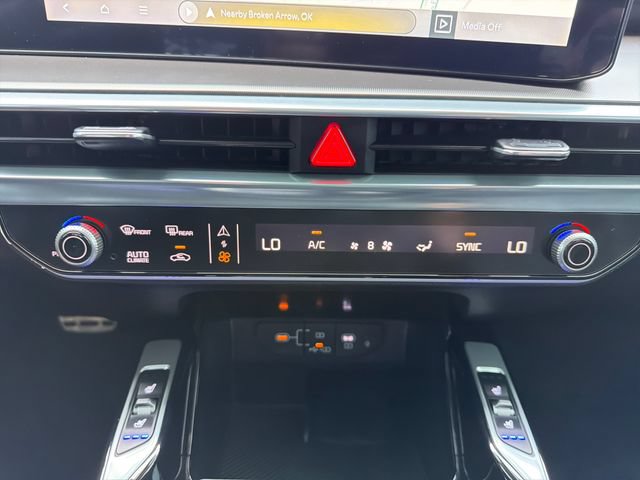 Certified 2025 Kia Sorento SX FWD image 14