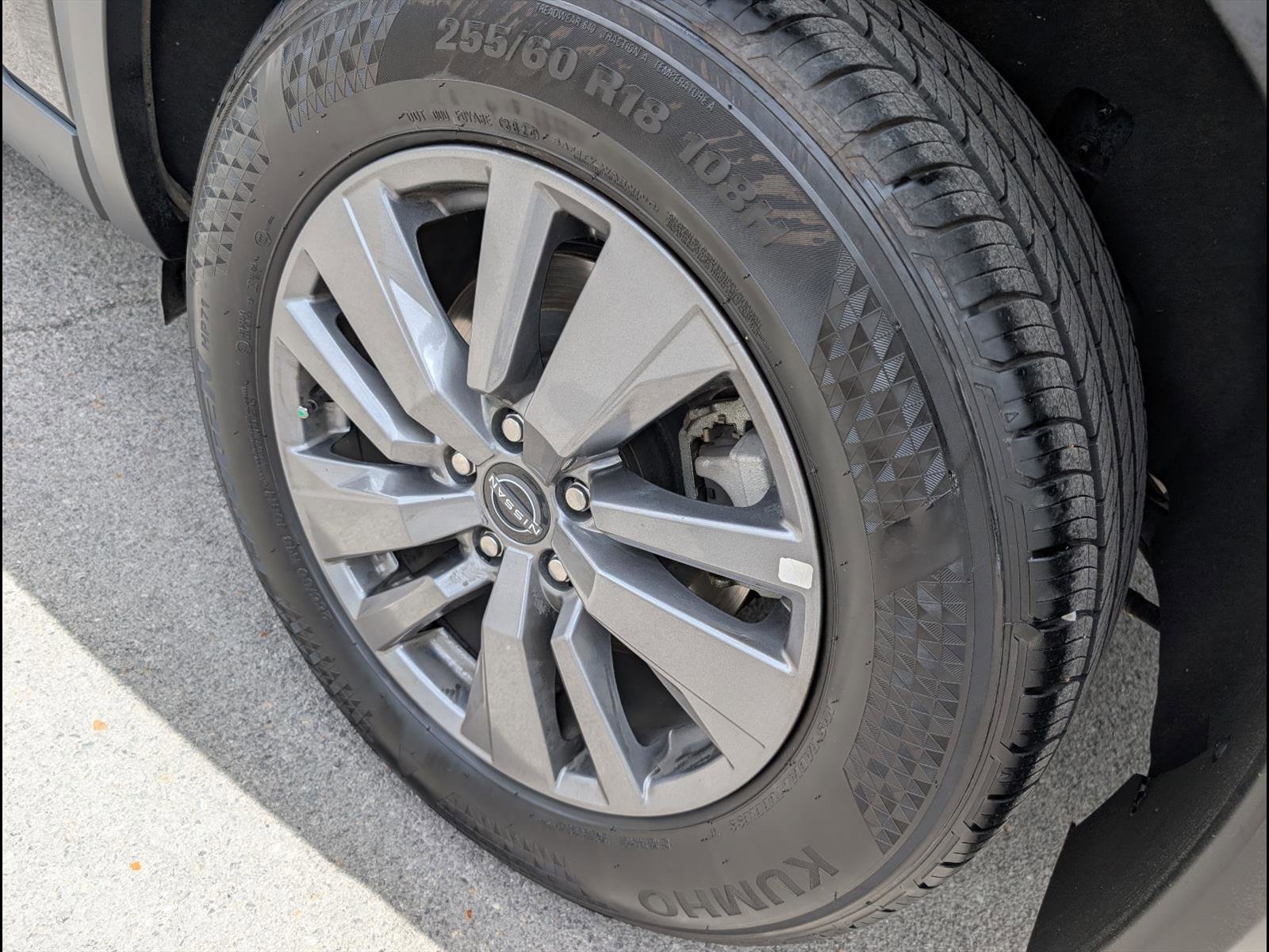 Used 2025 Nissan Pathfinder SV w/ SV Premium Package image 21