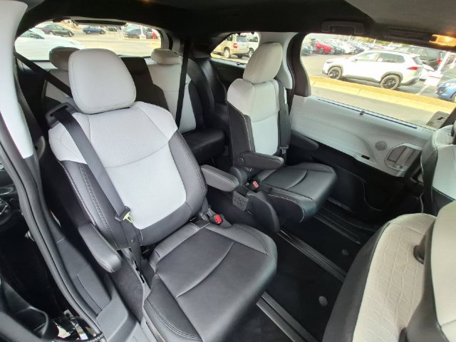 Certified 2026 Toyota Sienna XSE FWD image 31
