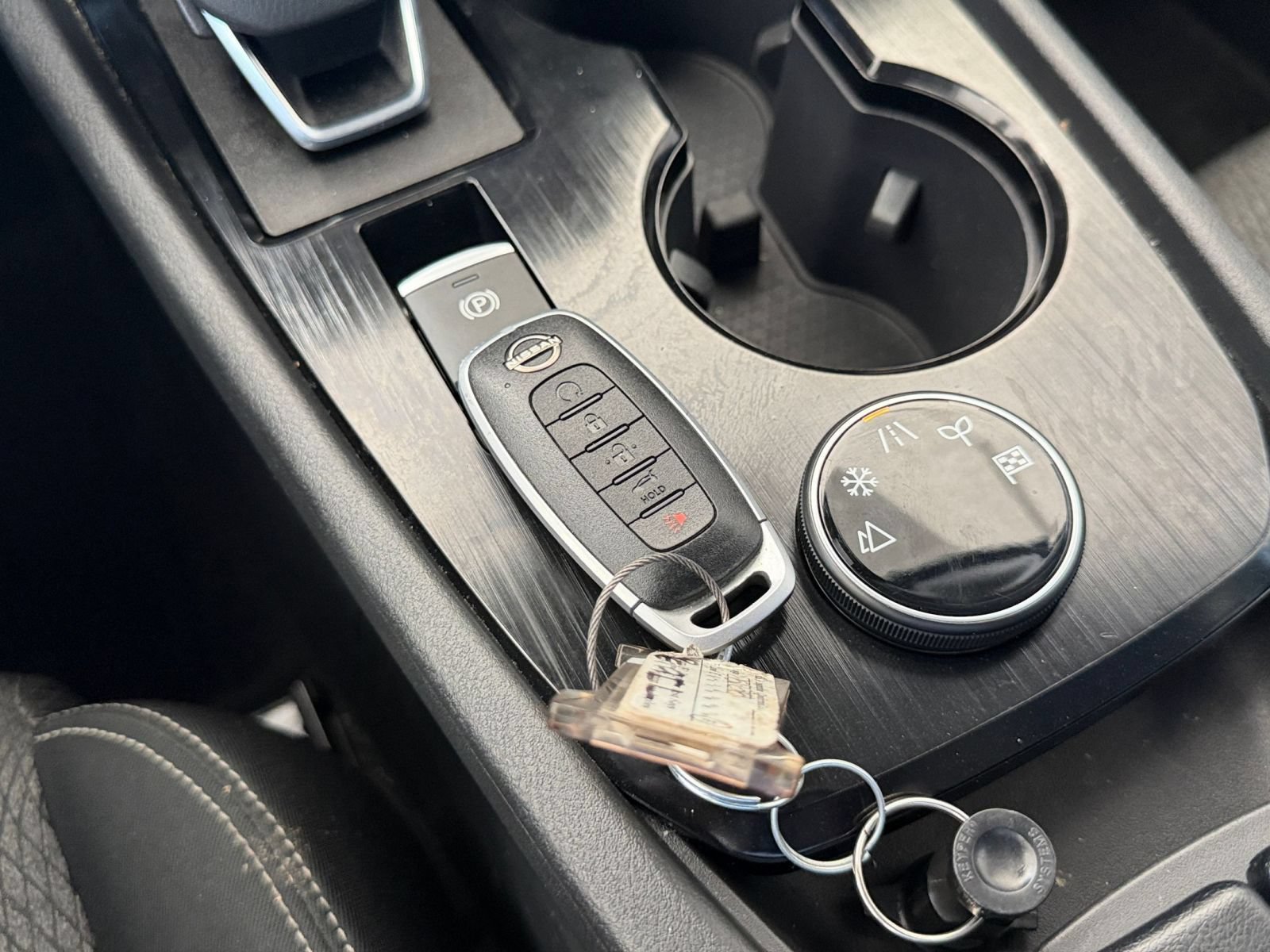 Used 2025 Nissan Rogue SV AWD/4WD image 21