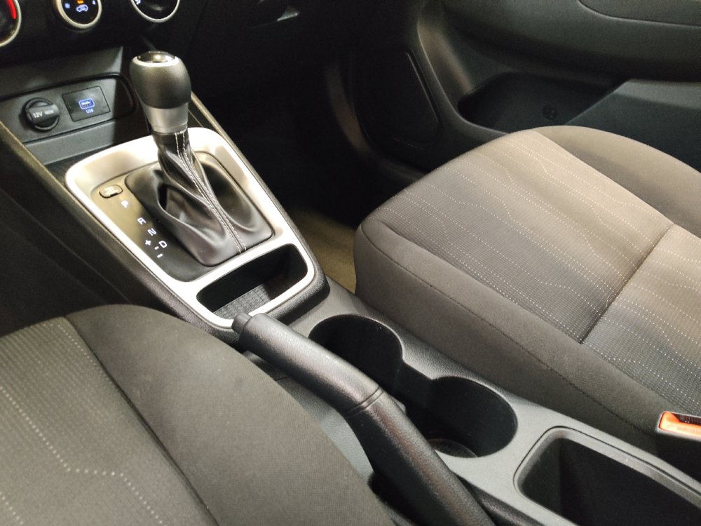 Used 2021 Hyundai Venue SE FWD image 26