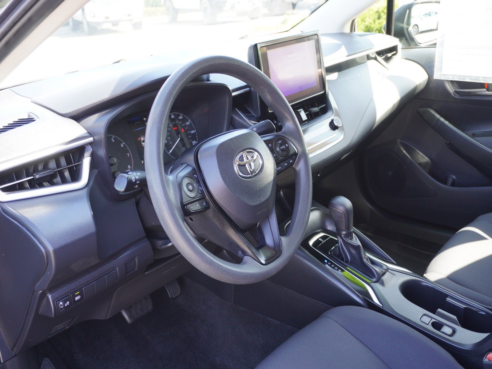 Used 2024 Toyota Corolla LE w/ LE Convenience Package FWD image 18