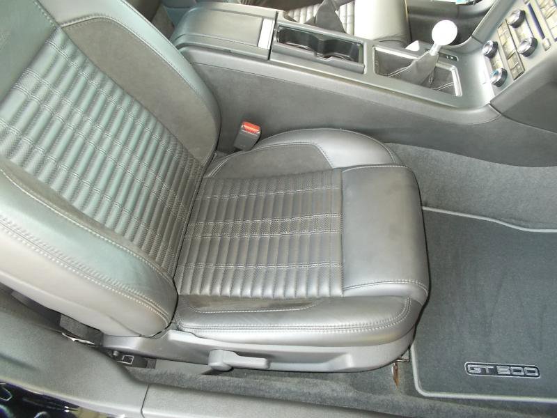 Used 2011 Ford Mustang Shelby GT500 w/ SVT Performance Pkg image 48