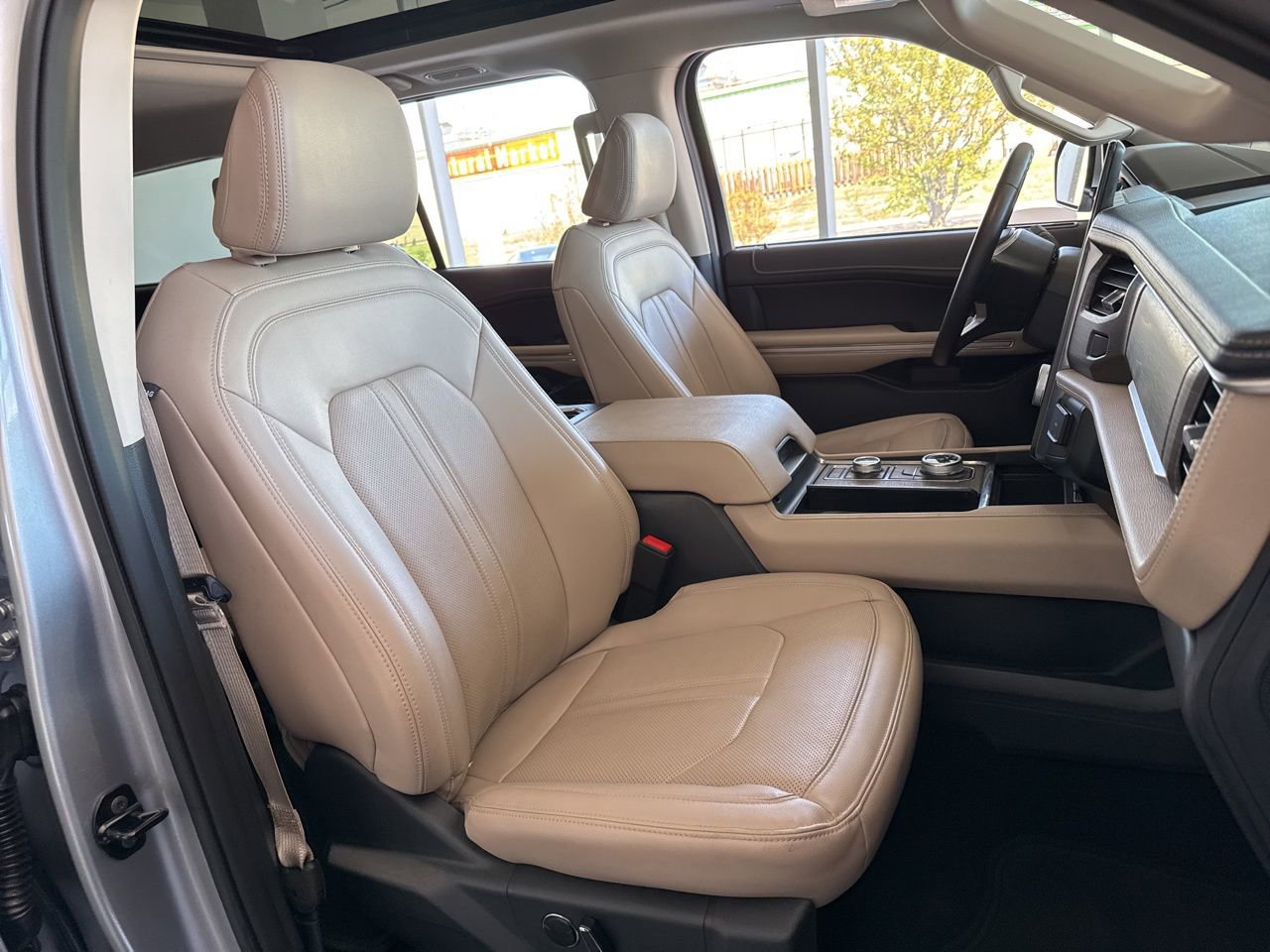 Used 2024 Ford Expedition Limited image 53