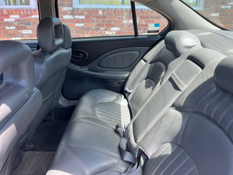 Used 2000 Pontiac Bonneville SLE FWD image 10