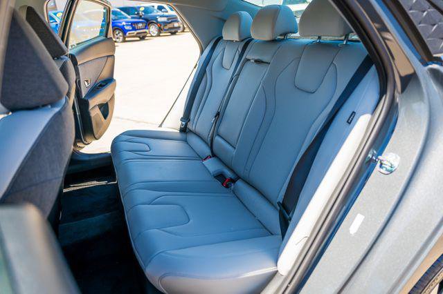 New 2026 Hyundai Elantra Limited FWD image 11