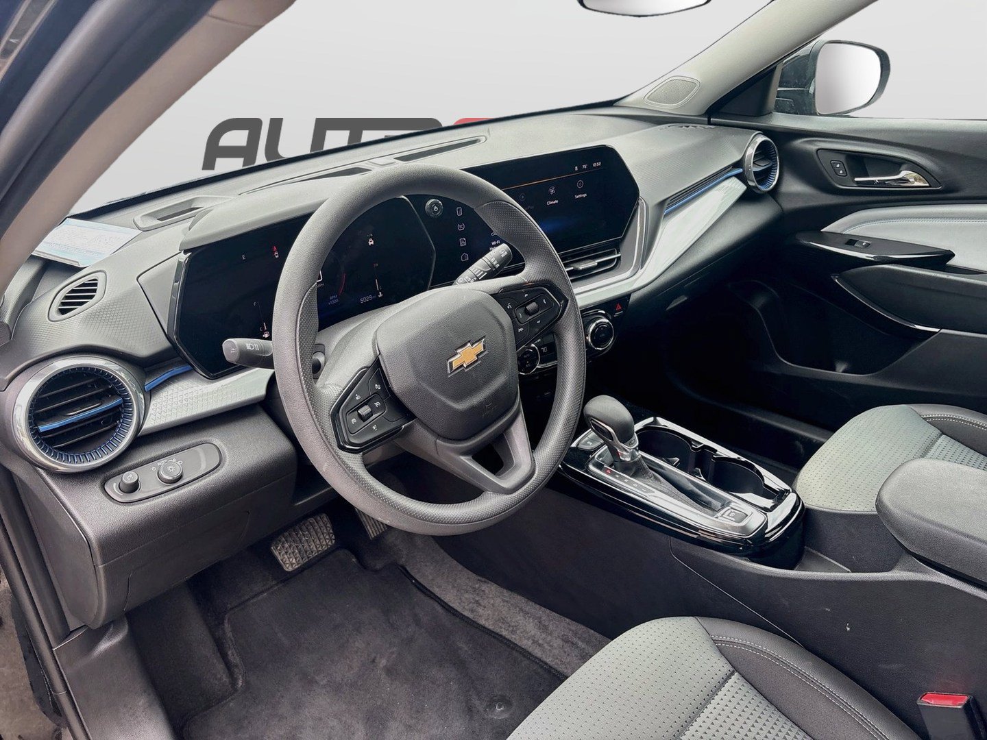 Used 2026 Chevrolet Trax LT FWD image 9