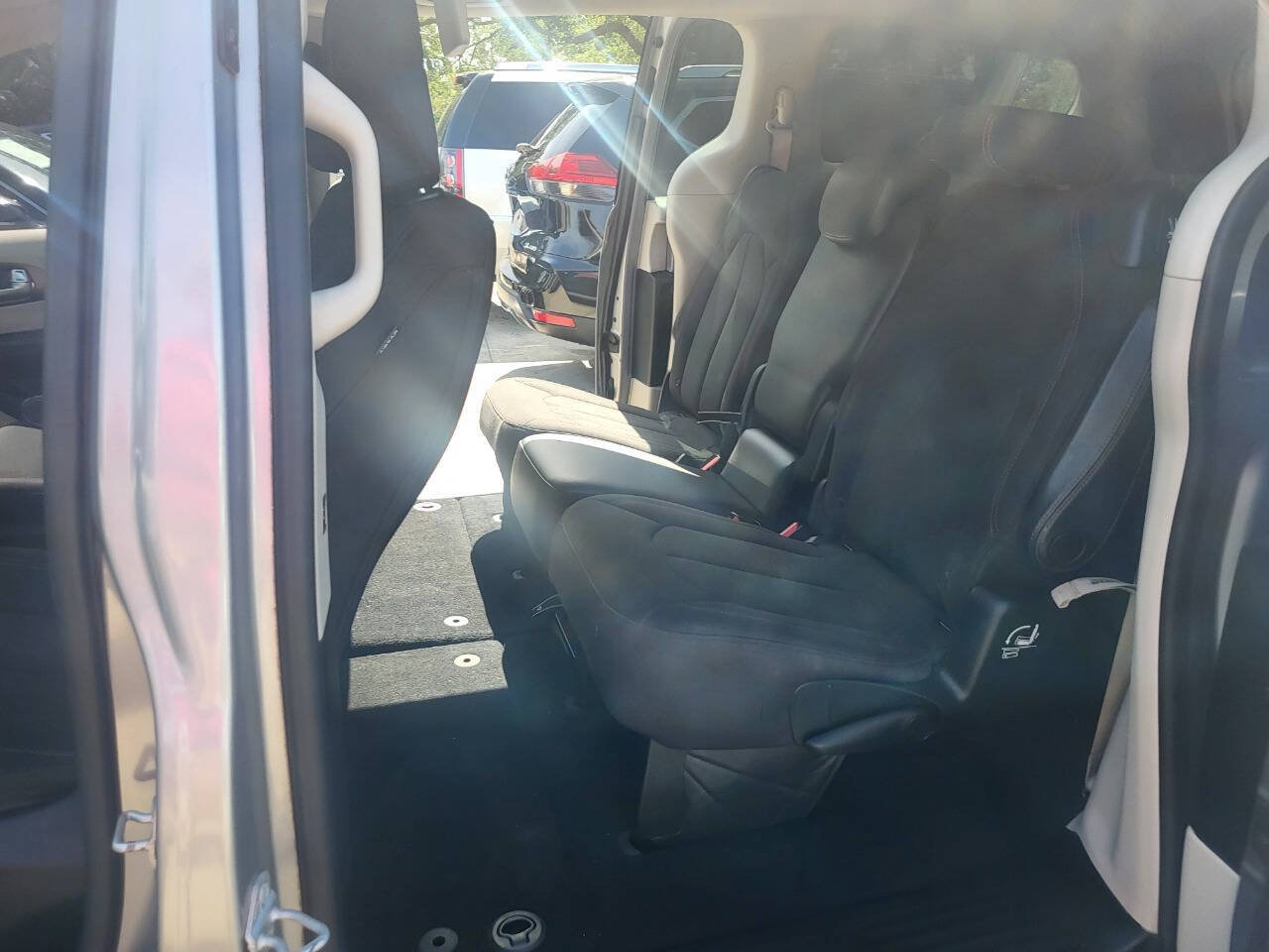 Used 2017 Chrysler Pacifica Touring w/ Tire & Wheel Group FWD image 65