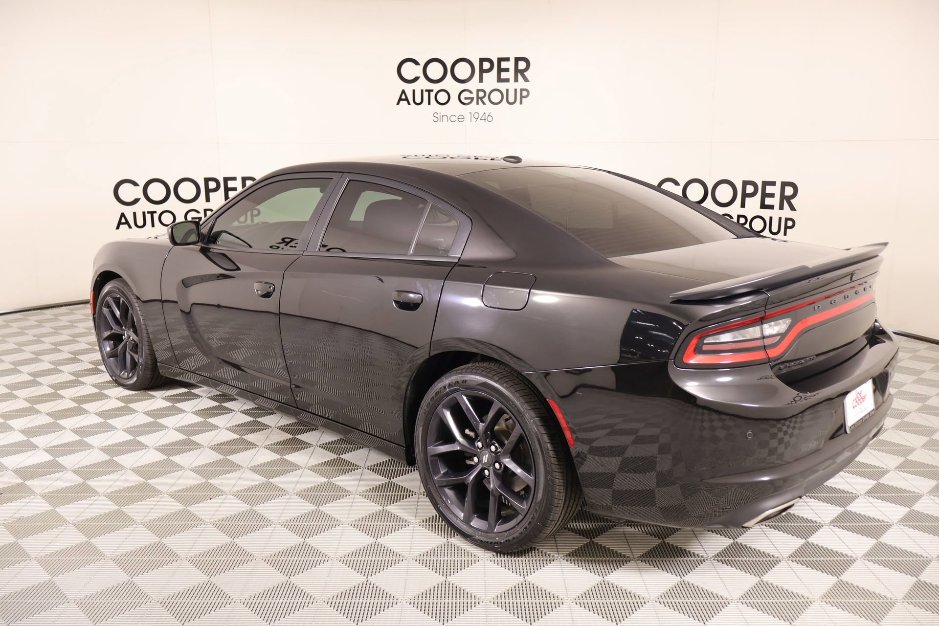 Used 2020 Dodge Charger SXT w/ Blacktop Package RWD image 22
