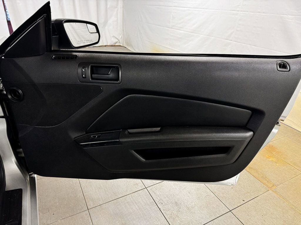 Used 2014 Ford Mustang Convertible image 17
