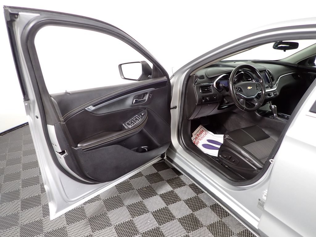 Used 2016 Chevrolet Impala LT FWD image 15