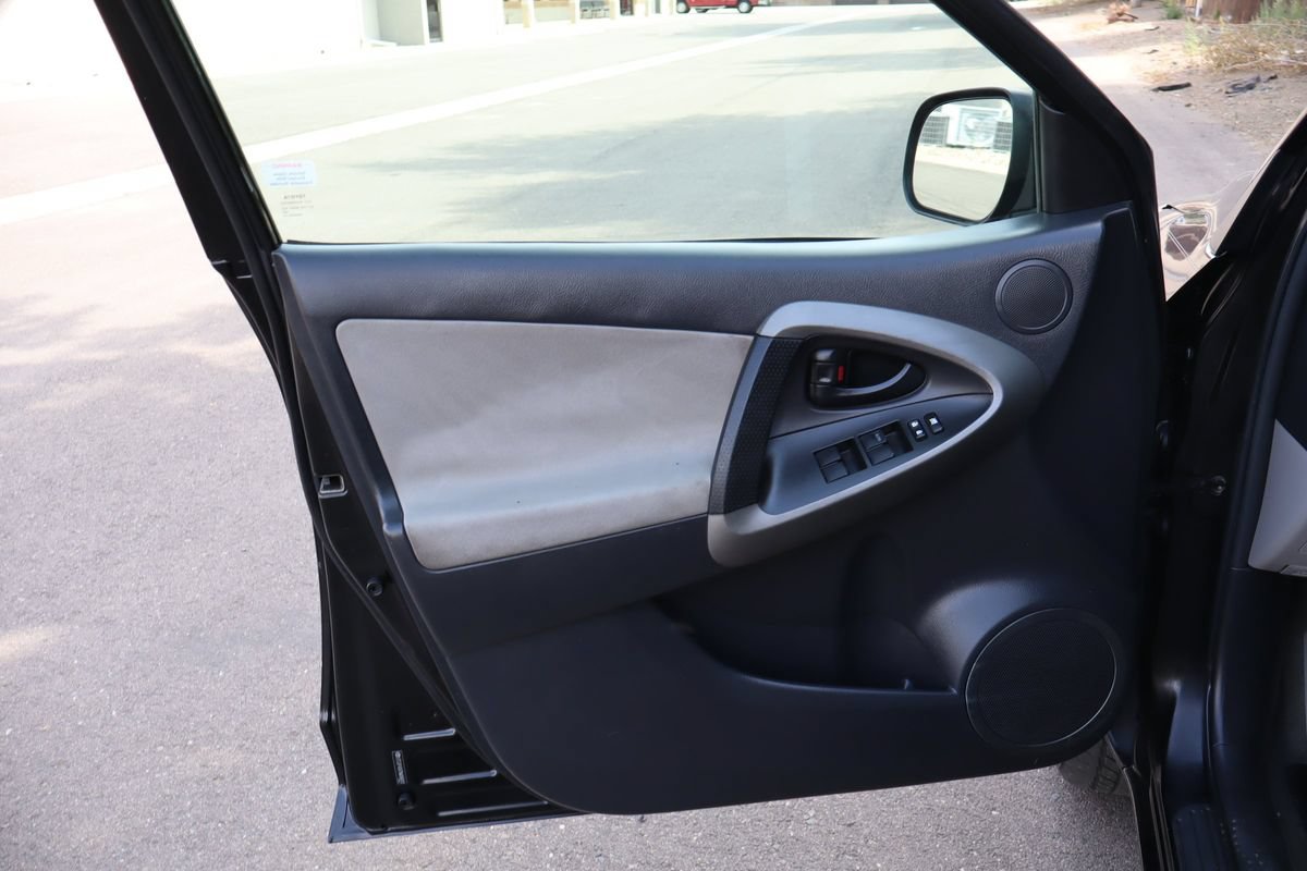 Used 2011 Toyota RAV4 4WD w/ Base L4 Extra Value Pkg image 26