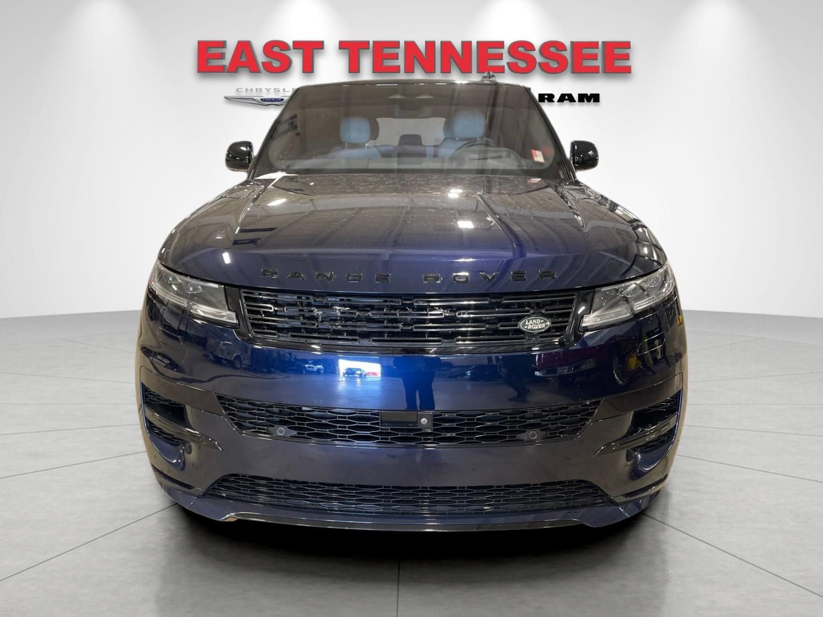 Used 2023 Land Rover Range Rover Sport SE Dynamic image 9