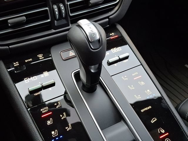 Certified 2025 Porsche Macan GTS AWD/4WD image 18