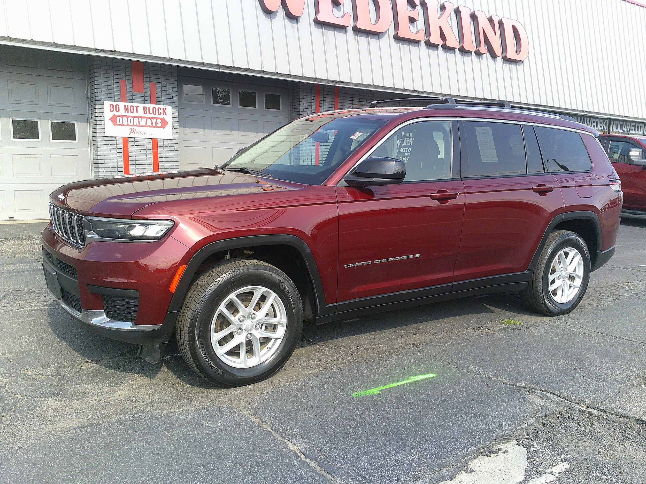 Used 2022 Jeep Grand Cherokee L Laredo w/ Luxury Tech Group I AWD/4WD image 12