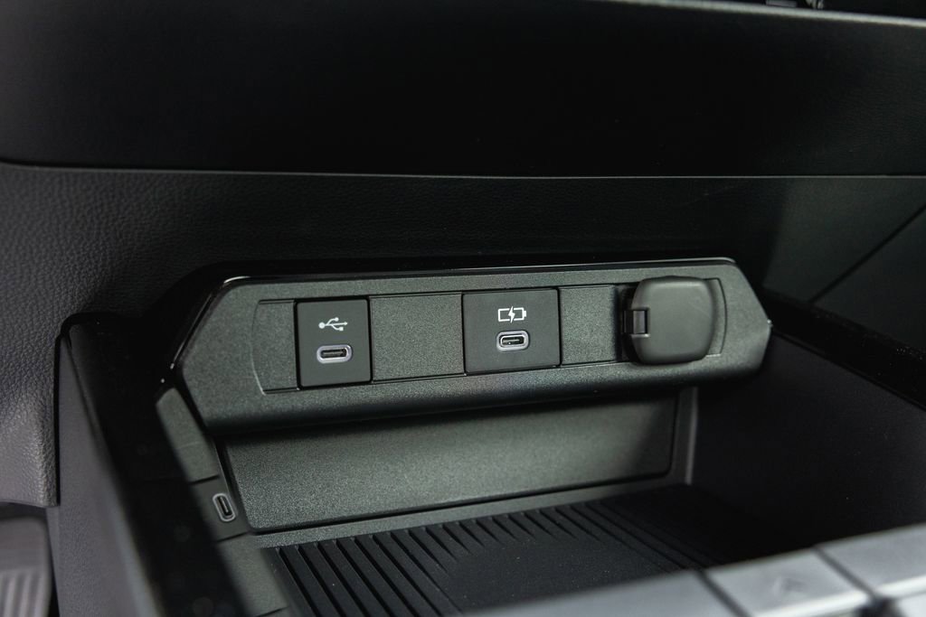 Used 2026 Toyota Prius Plug-In Hybrid image 19