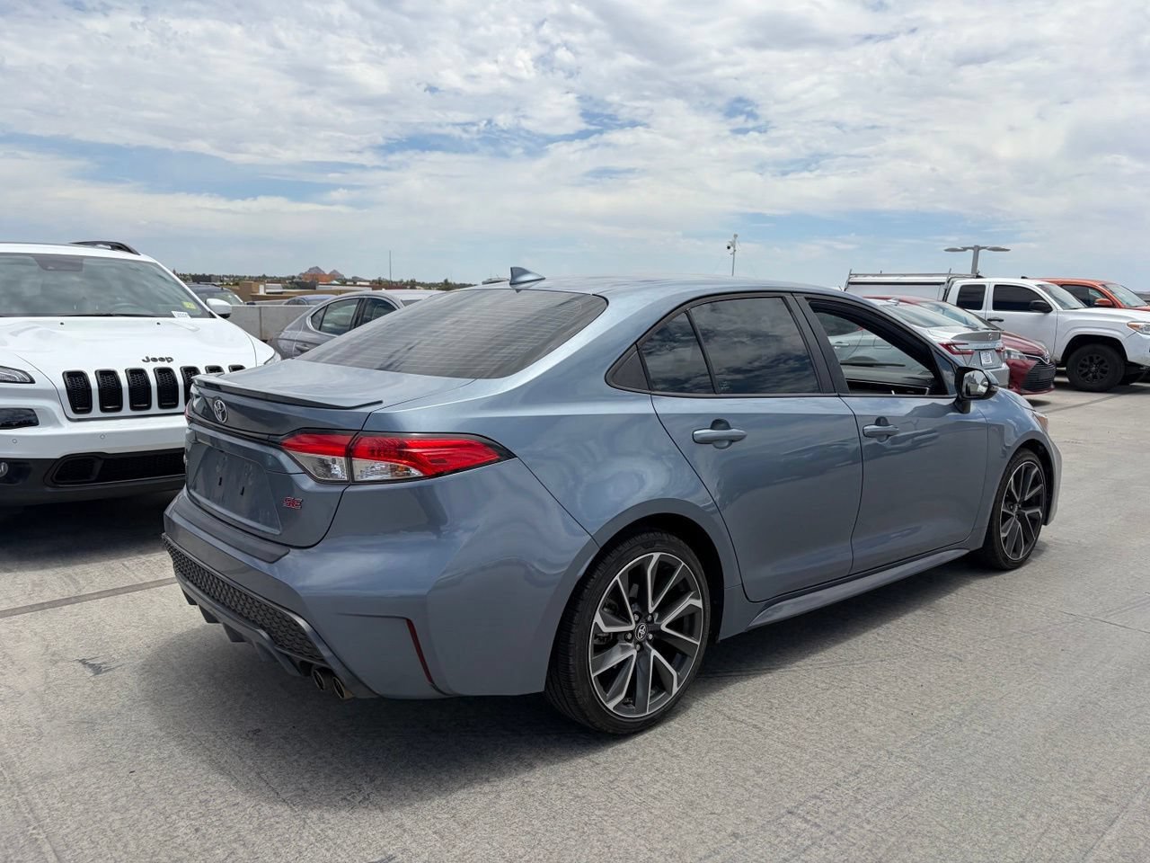 Used 2020 Toyota Corolla SE w/ Carpet Mat Package (TMS) FWD image 2