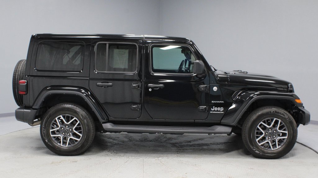 Used 2024 Jeep Wrangler Sahara image 5