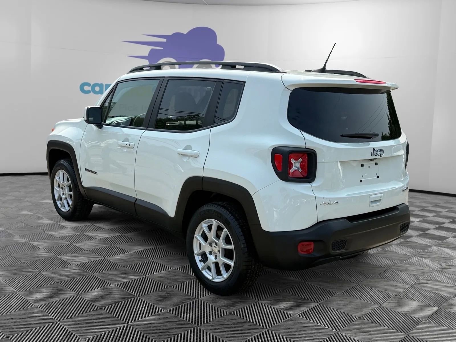 Used 2019 Jeep Renegade Latitude w/ Cold Weather Group image 3