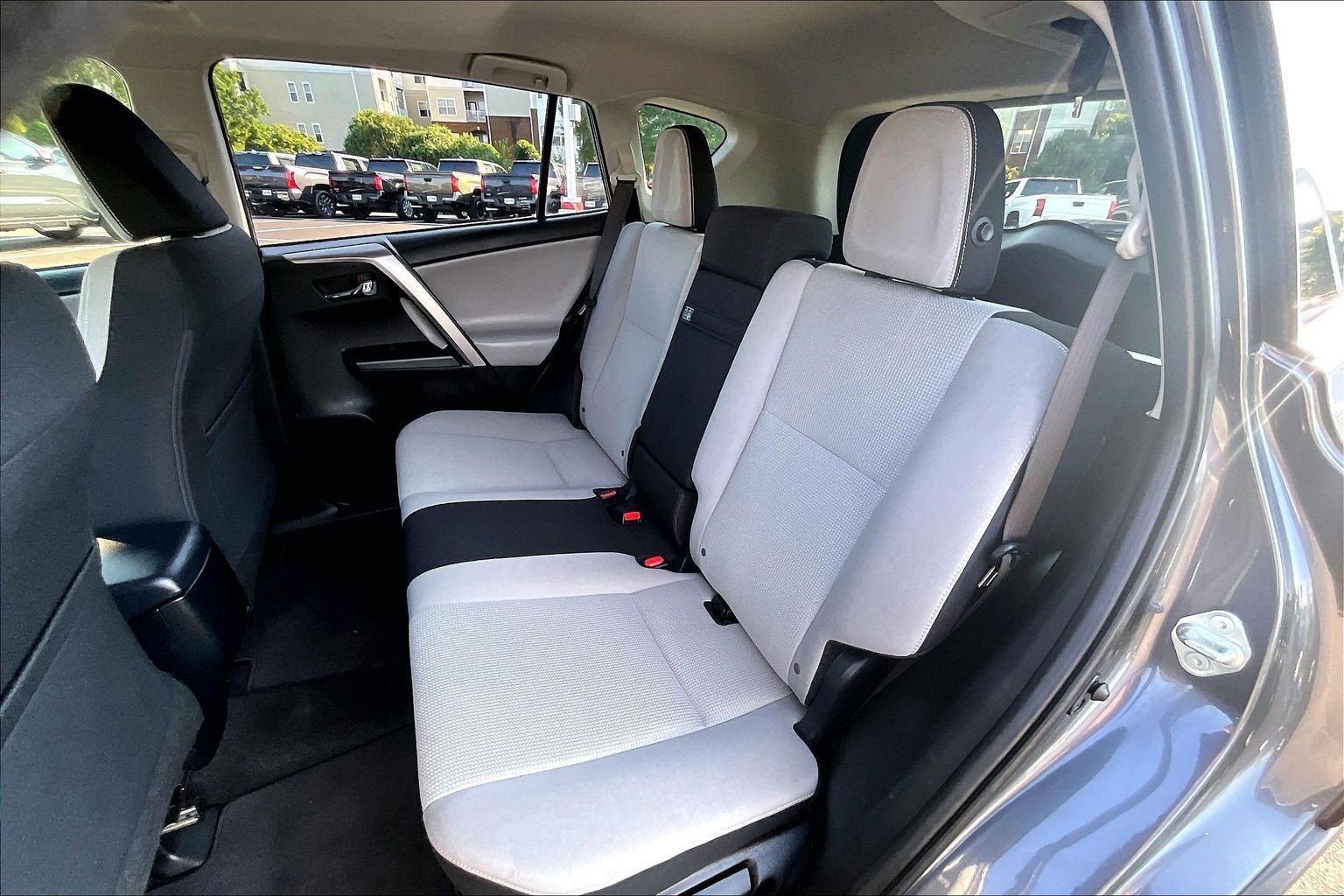 Used 2017 Toyota RAV4 XLE w/ Carpet Mat Package AWD/4WD image 25