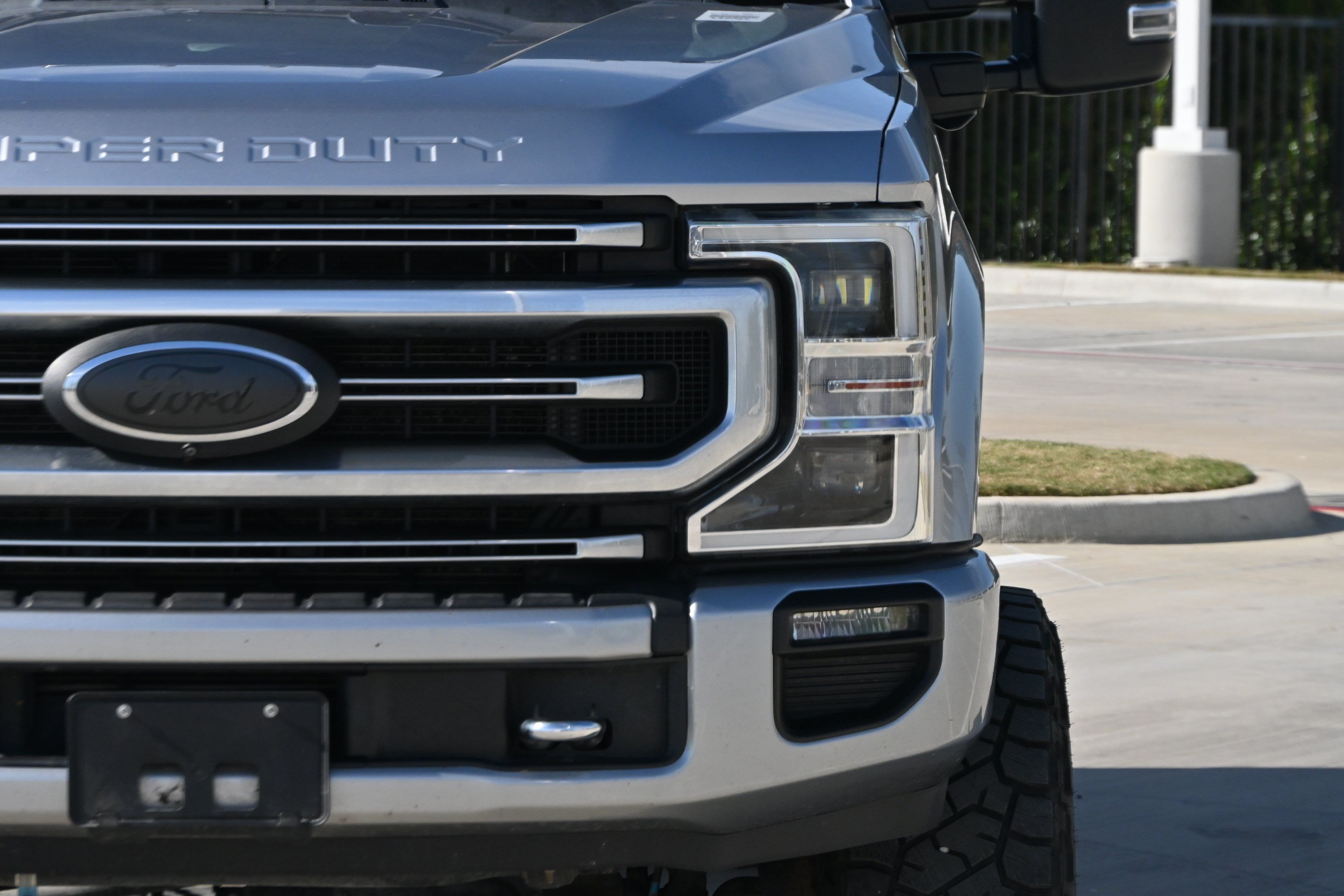 Used 2022 Ford F250 Platinum w/ FX4 Off-Road Package AWD/4WD image 39