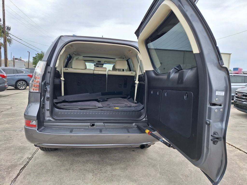 Used 2021 Lexus GX 460 Luxury w/ Off Road Package AWD/4WD image 29