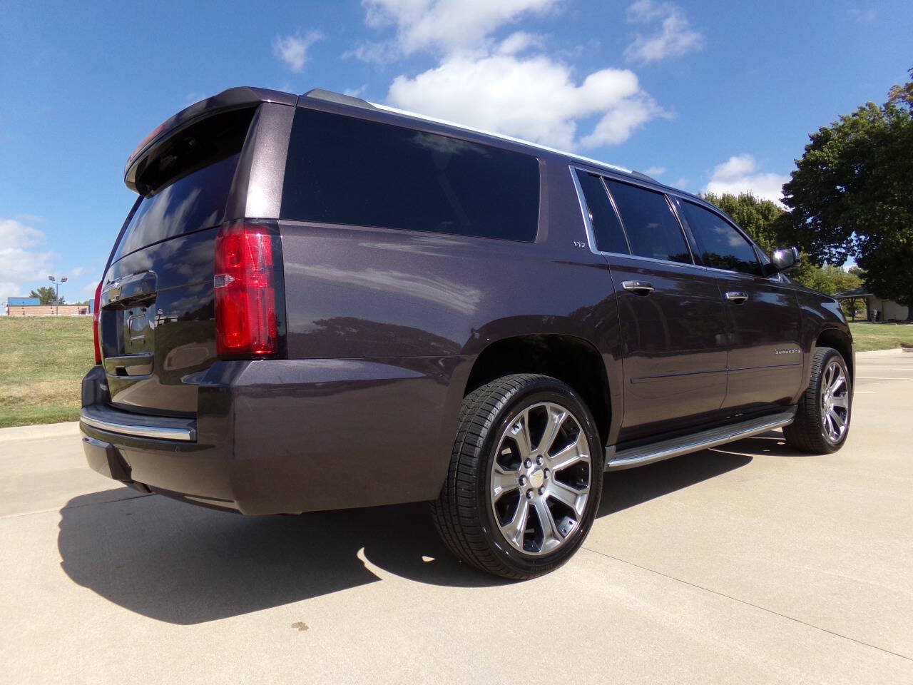 Used 2015 Chevrolet Suburban LTZ RWD image 35
