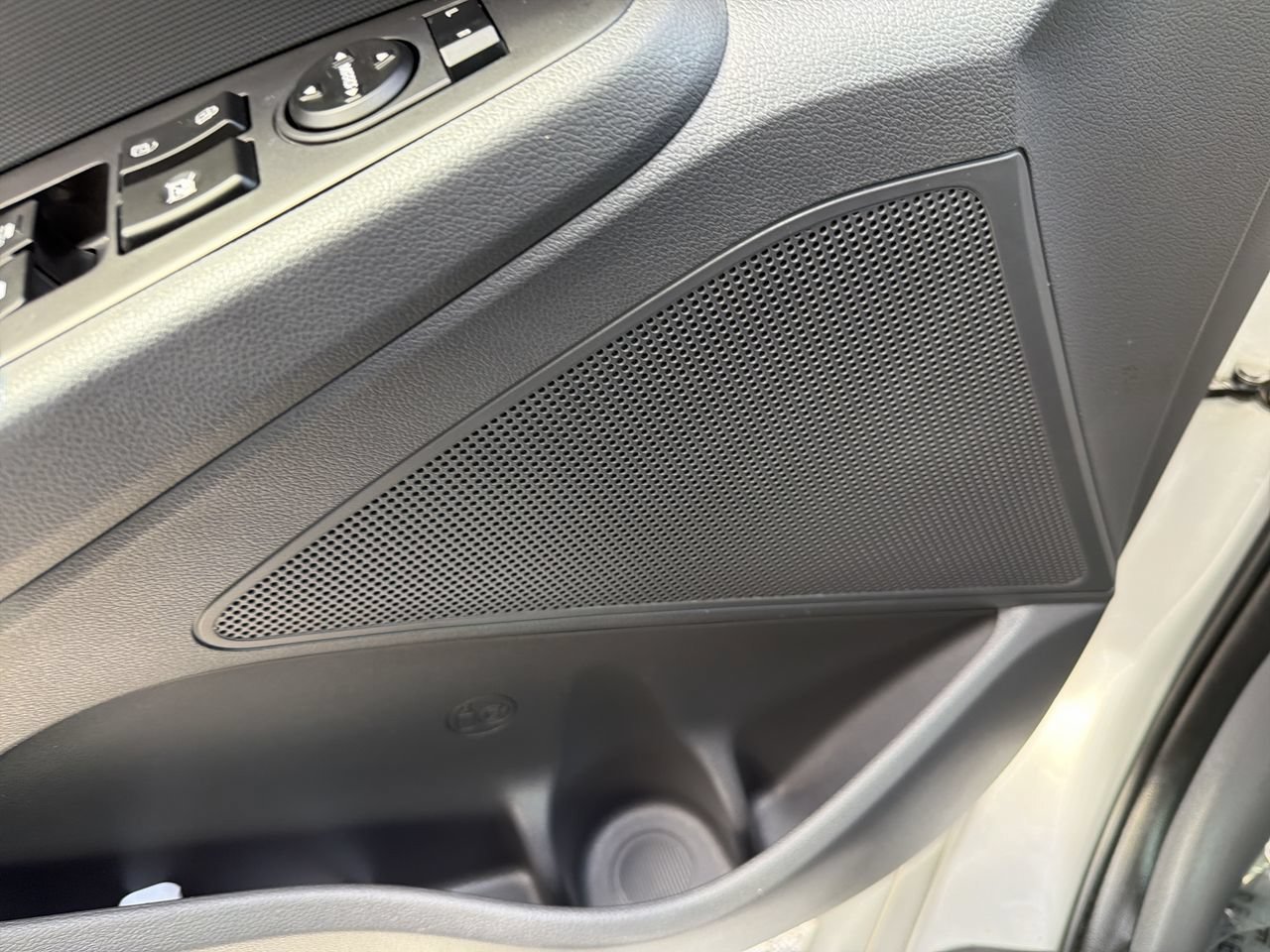 Used 2018 Hyundai Ioniq Blue FWD image 18