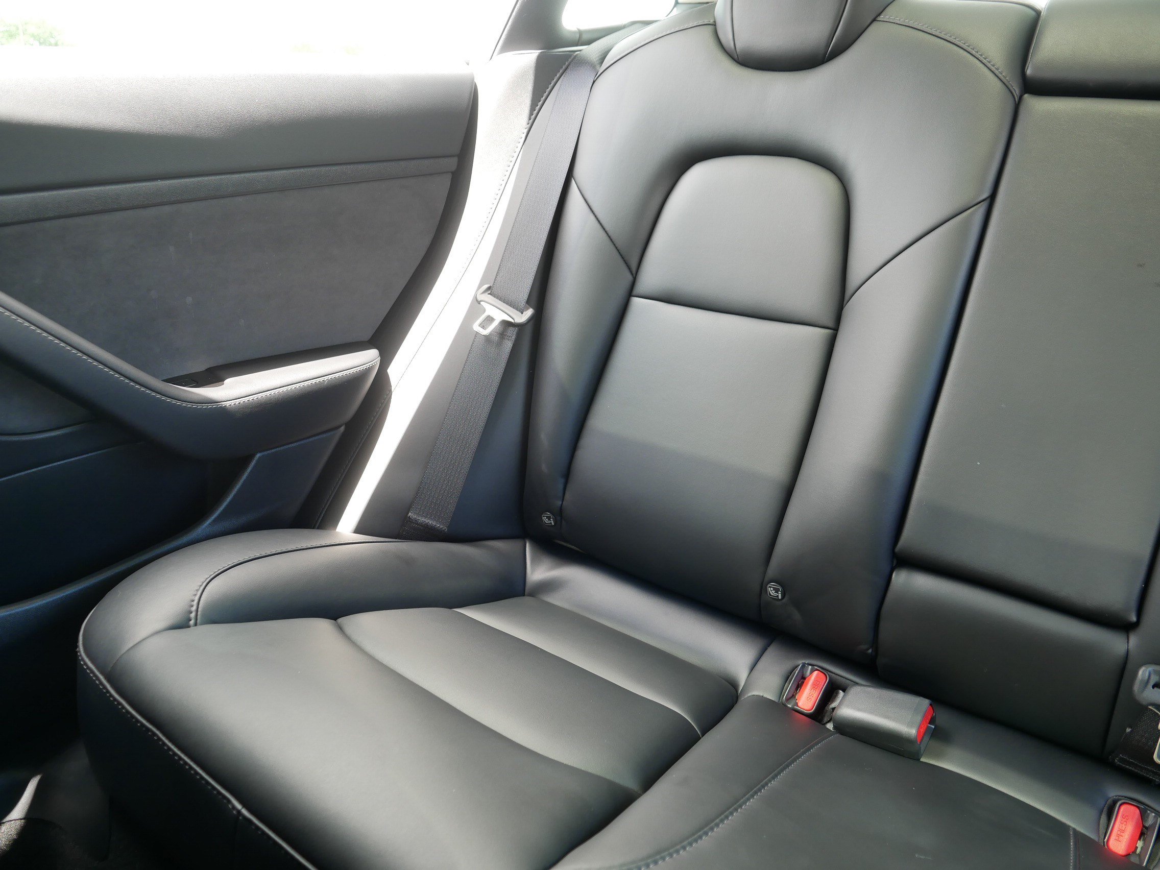 Used 2020 Tesla Model 3 Standard Range RWD image 12