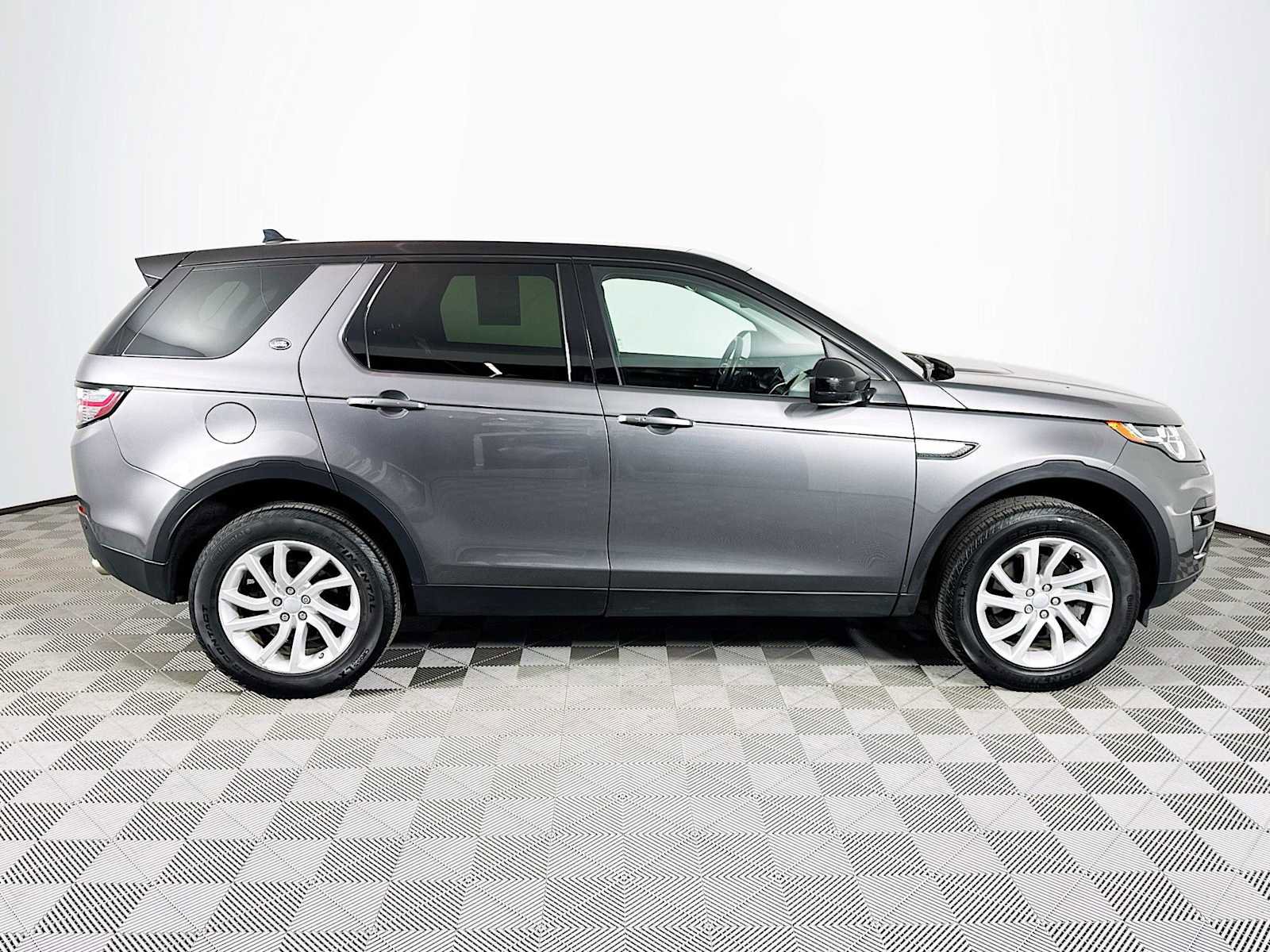 Used 2016 Land Rover Discovery Sport HSE image 4