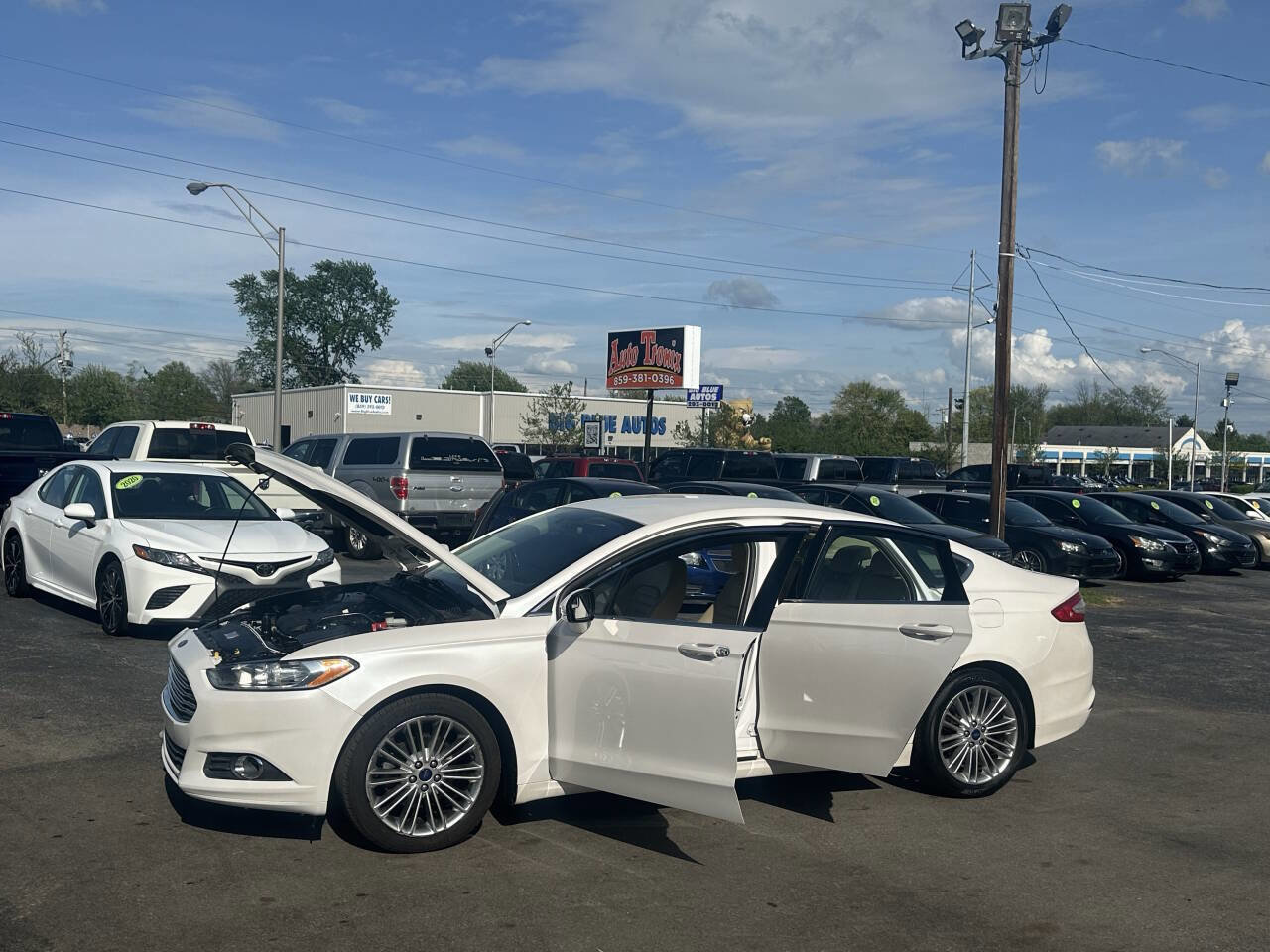 Used 2015 Ford Fusion SE w/ Equipment Group 202A image 24