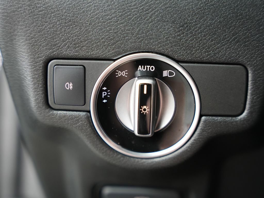 Used 2019 INFINITI QX30 w/ Navigation Package image 42