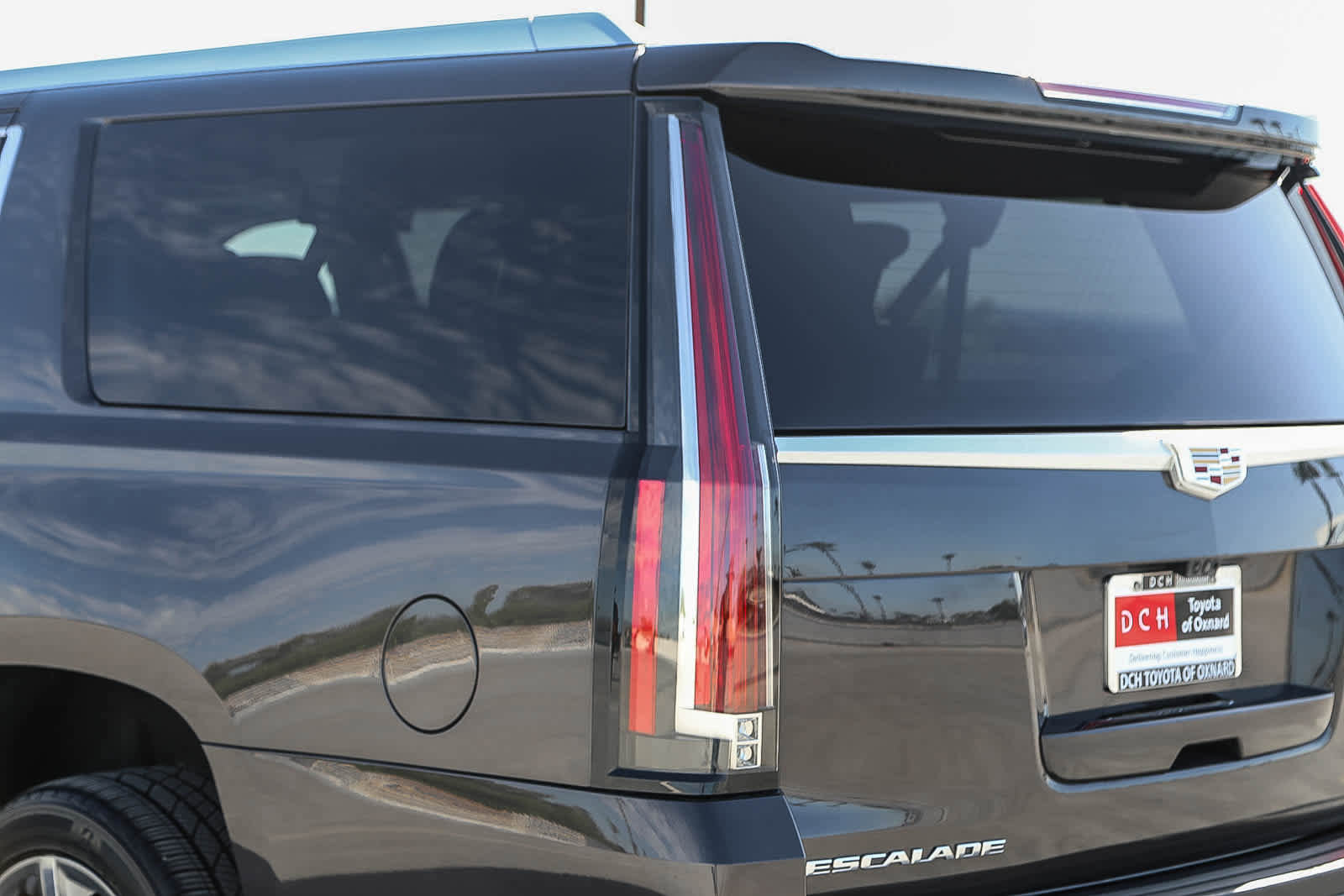 Used 2018 Cadillac Escalade ESV Premium Luxury AWD/4WD image 9