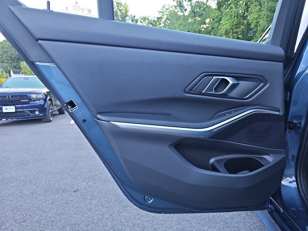 Used 2025 BMW 330i xDrive Sedan w/ M Sport Package AWD/4WD image 25