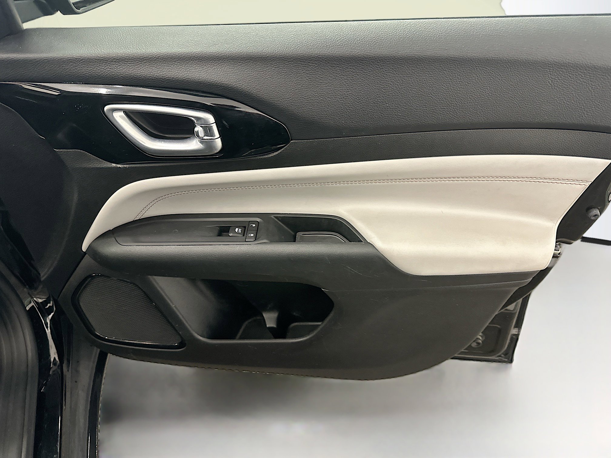 Used 2022 Jeep Compass Limited image 32