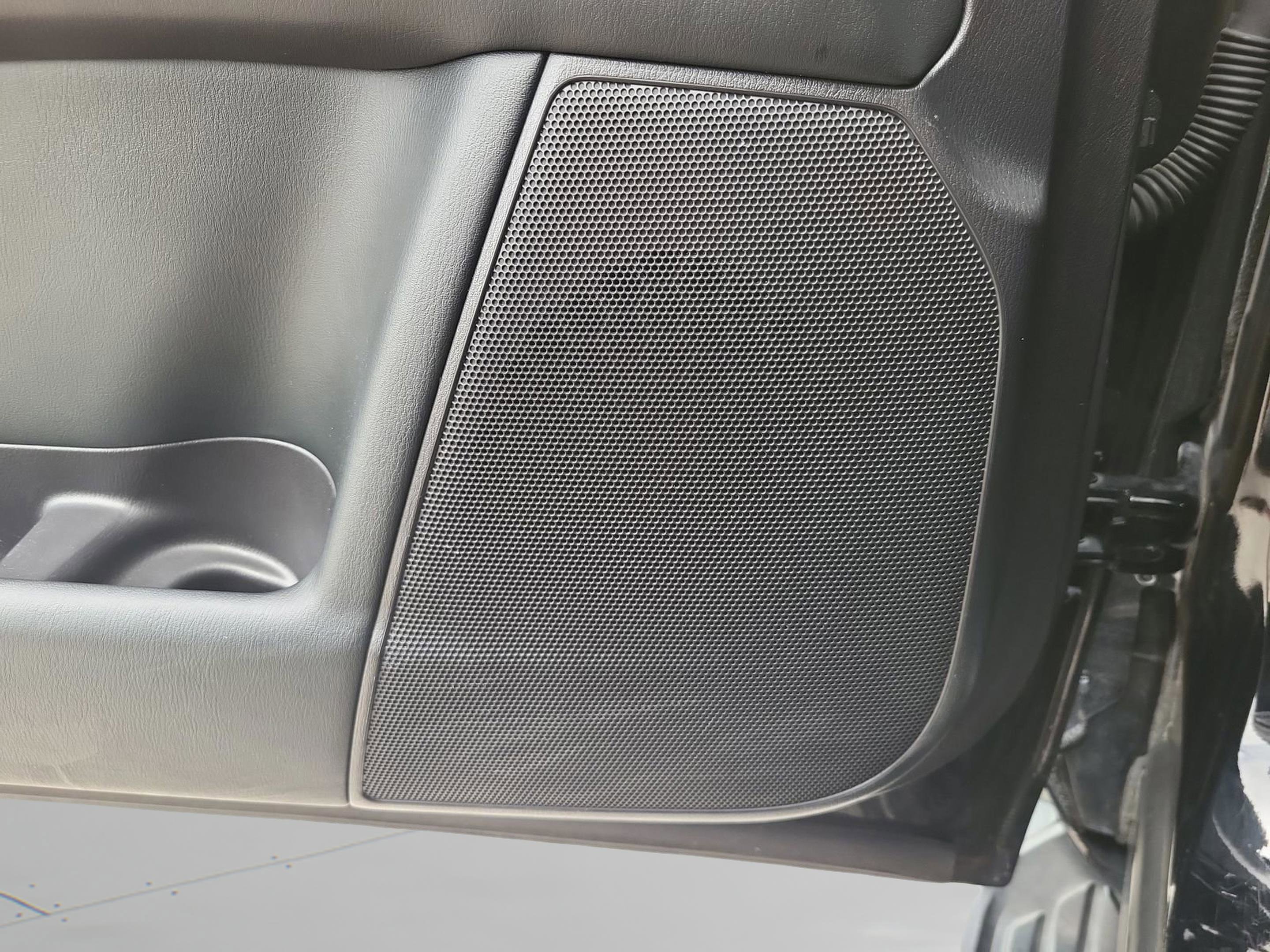 Used 2015 INFINITI QX80 4WD w/ Deluxe Technology Package image 24