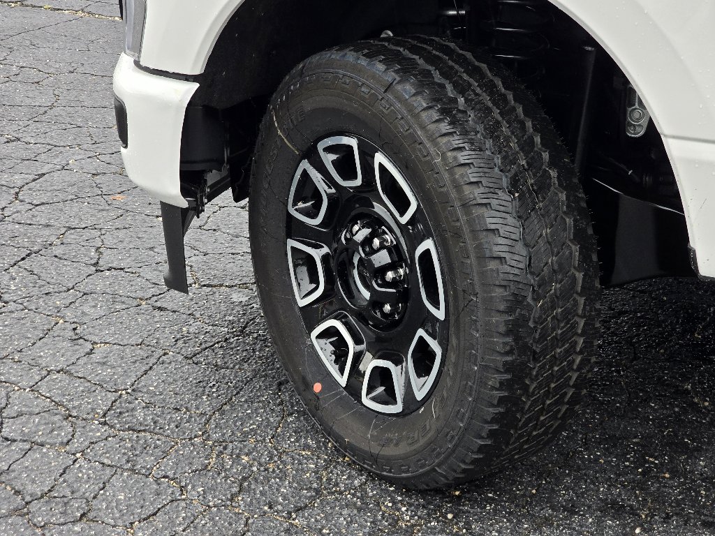 New 2025 Ford F250 Platinum w/ FX4 Off-Road Package image 22