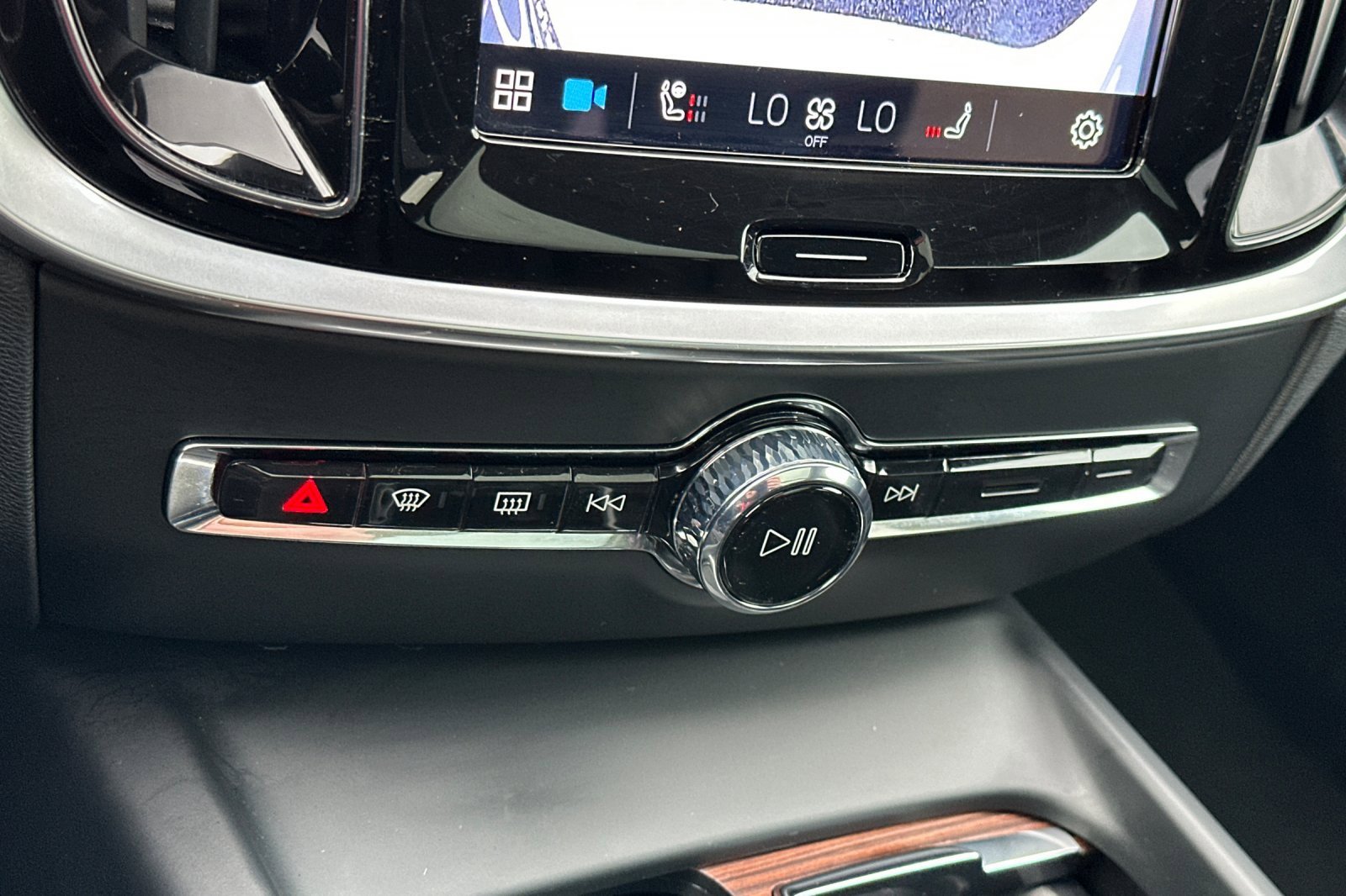 Used 2025 Volvo V60 B5 Cross Country Plus image 22