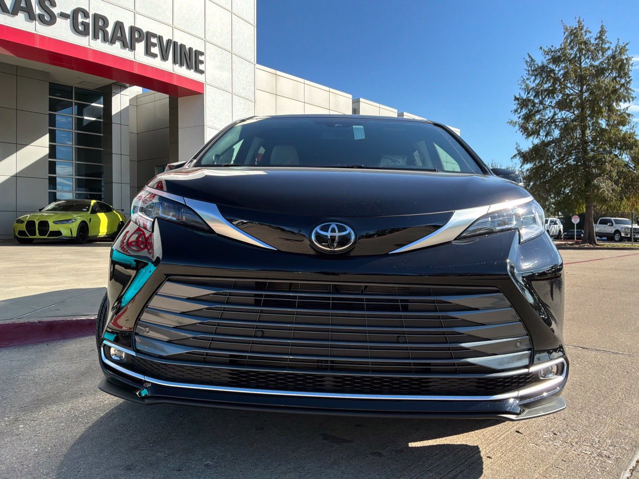 New 2026 Toyota Sienna Limited FWD image 3